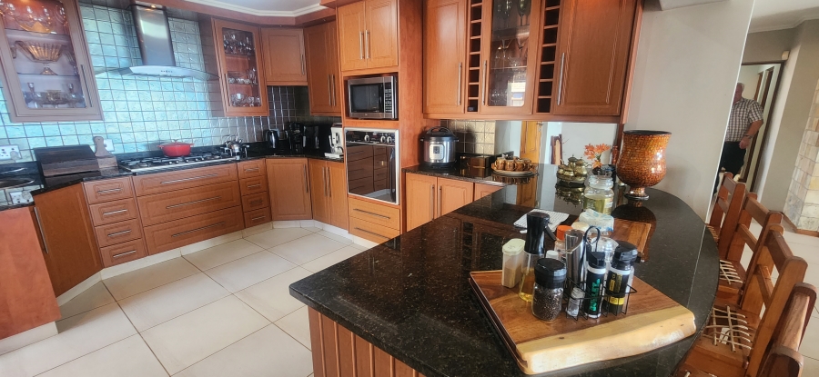 6 Bedroom Property for Sale in Da Nova Western Cape
